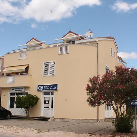 Apartments Dalmata Biograd Na Moru Exterior foto