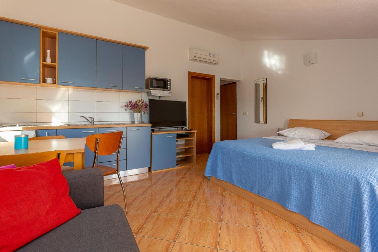 Apartments Dalmata Biograd Na Moru Exterior foto
